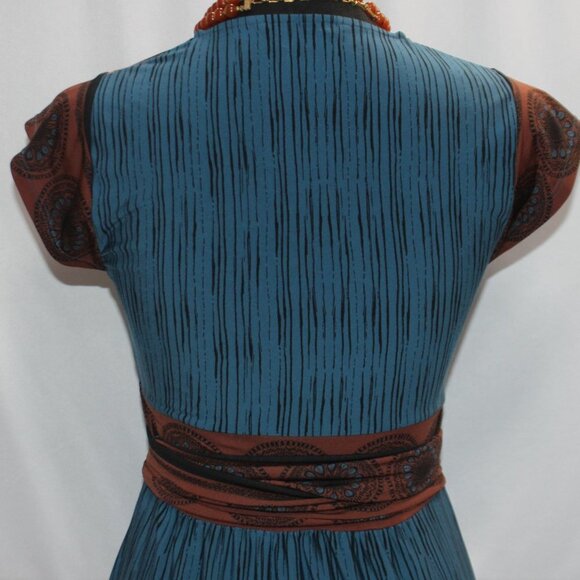 BCBGMaxAzria Cap Sleeve V-Neck Dress w/Matching Trim - Picture 13 of 16